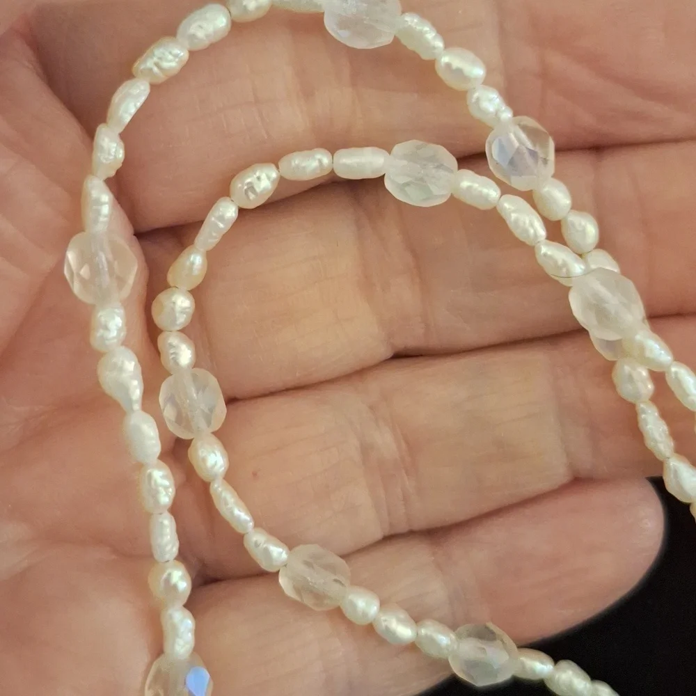 RICE PEARL FRESHWATER NECKLACE With Opalescent Glass Beads